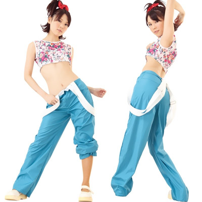 アイドル風コスプレ衣装のＫ－ダンス。