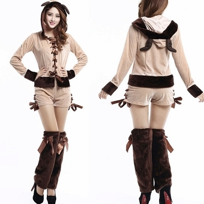 角付きフーディー＆ショートパンツのトナカイガール